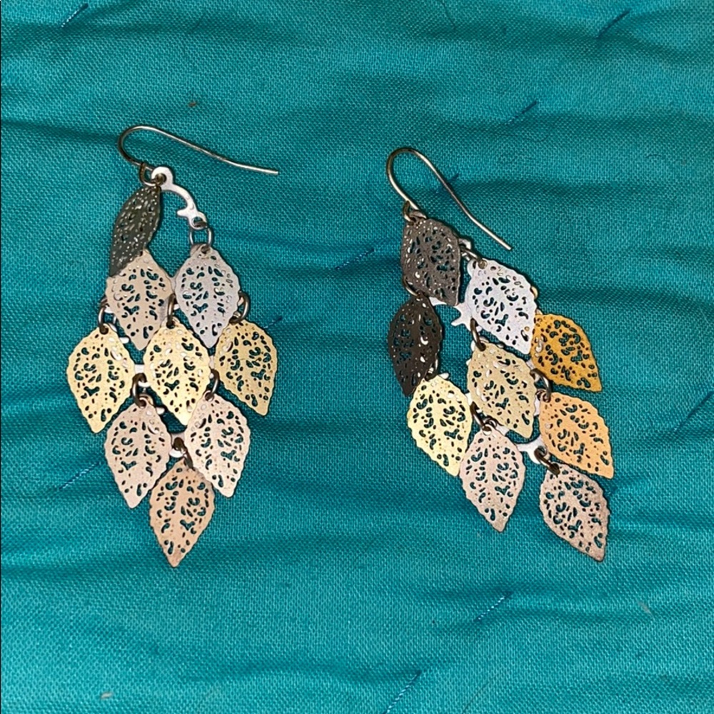 Drop leaf earrings.